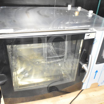 Brand new Blodgett BCT62/KPE-gas 2.06 combi convection oven. Natural gas powered. Some scratches, high-quality steel exterior.