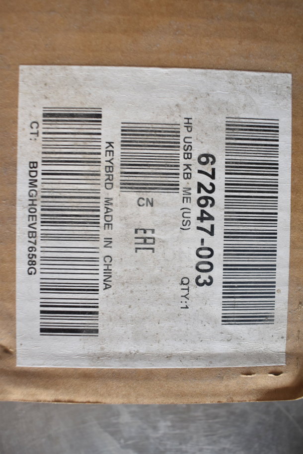 Label on cardboard box showing barcodes and text indicating "HP USB KB ME (US)", "672647-003", and "Made in China".