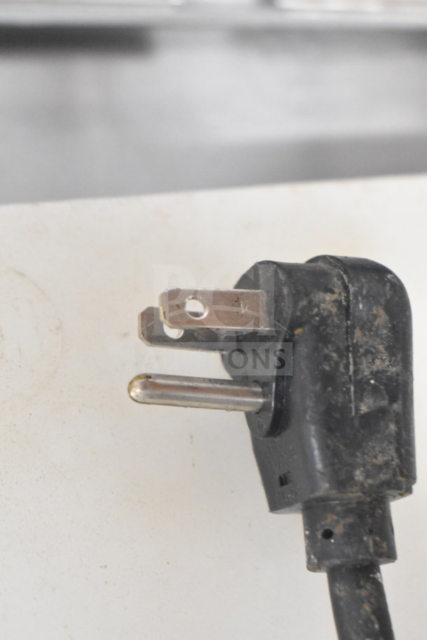 Industrial power plug for Silver King SKF2A Fountainette Prep Table, 115 volts, for commercial use.