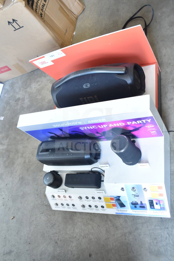 2-store display with JBL Boombox 3 speaker and Soundcore speakers. Features models like Flare 2, Select Pro, Max 3 Pro.
