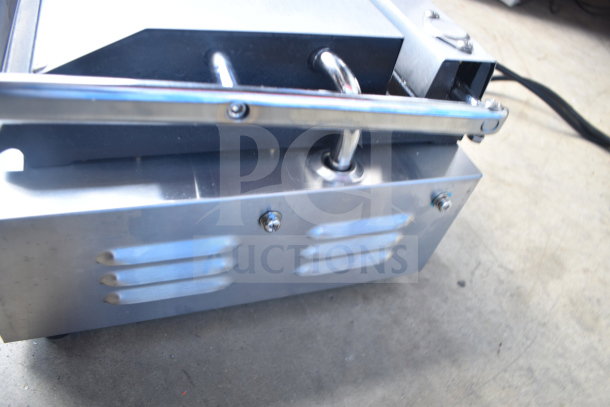2023 Avantco 177PG400S Countertop Double Panini Press, 120V, 1 Phase. Stainless steel, vented design, excellent condition.