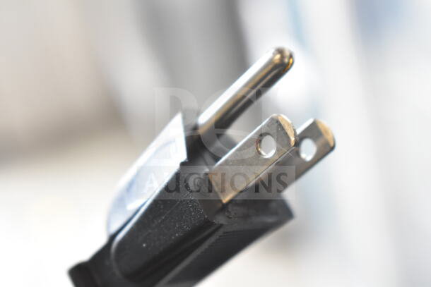 Close-up of a power plug for the 2023 IDW G-4SI-N-2-3-4-B-5 Mini Cooler Merchandiser, 115 volts, 1 phase.