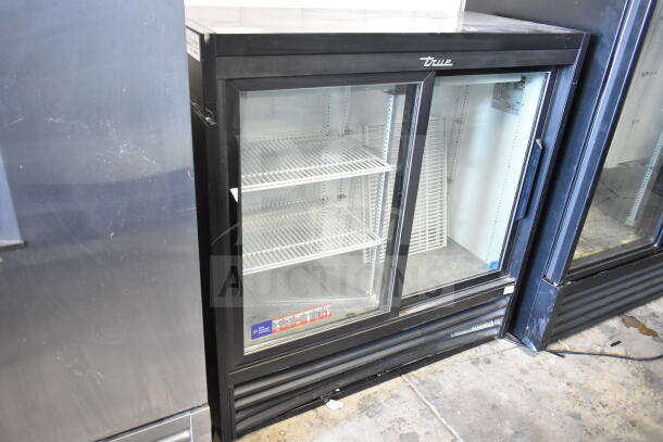 2018 True GDM-41SL-48-HC-LD commercial 2-door reach-in cooler, 115 volts, 1 phase, glass doors, interior shelves.