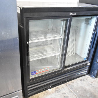 2018 True GDM-41SL-48-HC-LD commercial 2-door reach-in cooler, 115 volts, 1 phase, glass doors, interior shelves.