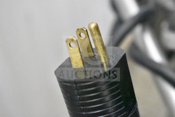 Power plug of JBT 2ND-GEN-MFJ-HE citrus juicer, three-prong, 115 volts, suitable for commercial juicing operations.