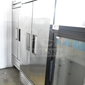 2018 True T-35-HC commercial 2-door cooler, stainless steel, 115 volts, 1 phase, excellent condition, auction tag visible.