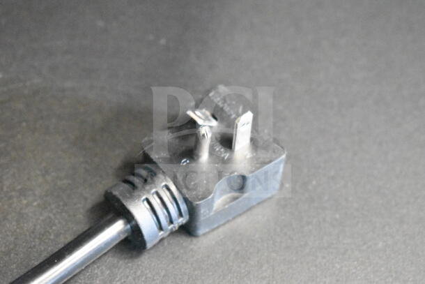 Close-up of plug for Carnival King 382TCM16M crepe maker, showing slight damage on prongs. 208/240 Volts, 1 Phase.