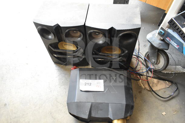 Philips FX10/37 stereo with two Philips speakers, black, visible wear, auction with label "212 QTY VX3" on stereo.