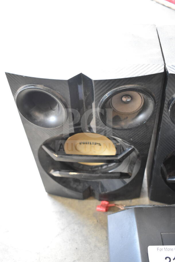 Philips FX10/37 stereo system with two Philips speakers. Features visible speaker design and brand label.