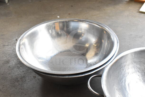 Set of 5 items including metal bowls and Azzurra pizza peel. Stainless steel, lightly used, reflective finish, stackable.