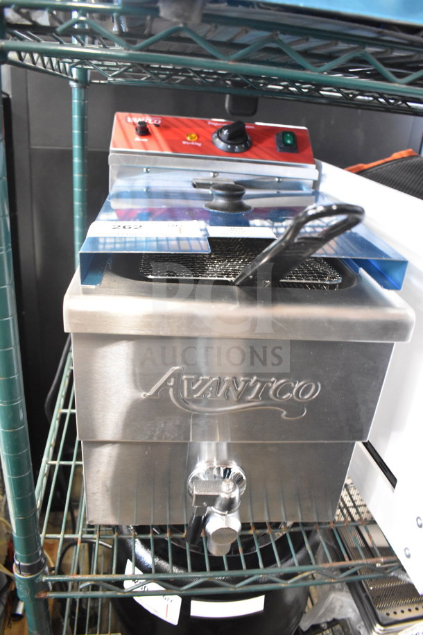 Brand new 2025 Avantco 177F200 electric countertop fryer, 15 lb. capacity, medium-duty, 208-240V, slight scratches.