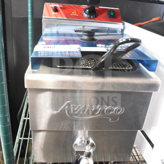 Brand new 2025 Avantco 177F200 electric countertop fryer, 15 lb. capacity, medium-duty, 208-240V, slight scratches.