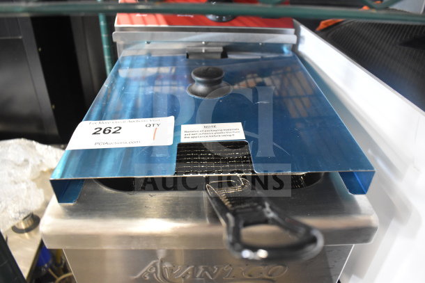 Brand new 2025 Avantco 177F200 electric fryer, medium-duty, 15 lb. capacity, 208-240 volts, minor scratches.