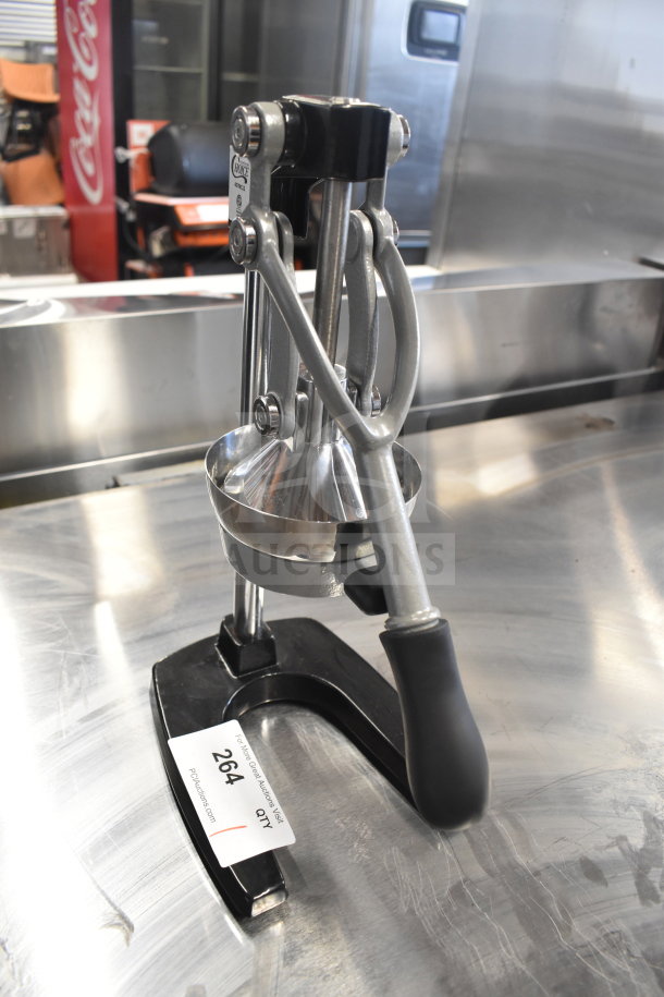 Alt text: Choice 407MCJ2 manual heavy-duty citrus juicer, brand new, shows slight scratches, identifying label visible.