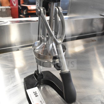 Alt text: Choice 407MCJ2 manual heavy-duty citrus juicer, brand new, shows slight scratches, identifying label visible.
