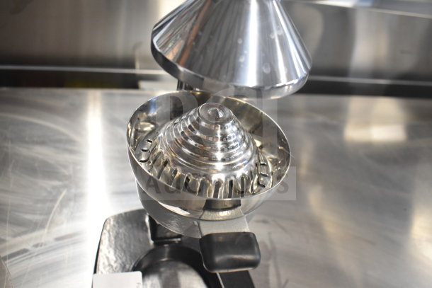 BRAND NEW Choice 407MCJ2 heavy-duty manual citrus juicer, stainless steel, minor scratches, food prep model MCJ2.