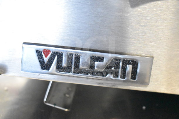 Vulcan VCRH12-1 natural gas 12" 2 burner countertop range, scratch and dent, 50,000 BTU, logo detail shown.