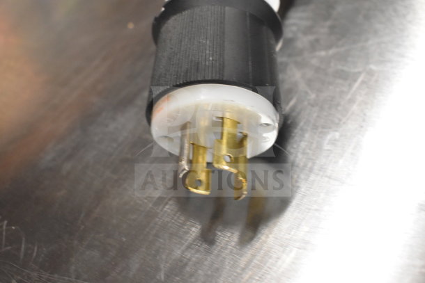 Close-up of a three-prong power plug for a 2018 Bunn SINGLE TF DBC coffee machine, suitable for 120/208-240V, 1 Phase.