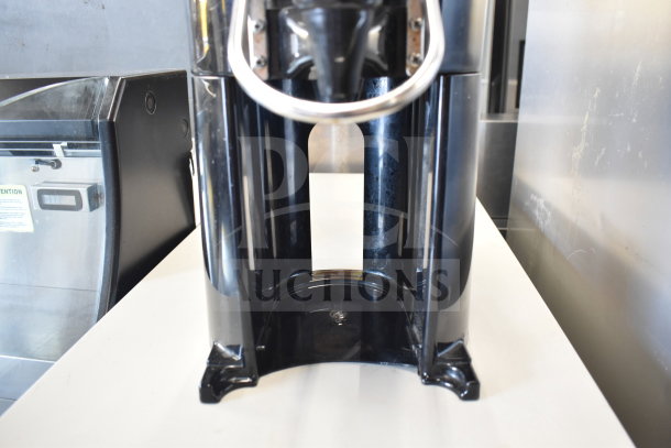 Bunn TF SERVER 44050.0001 ThermoFresh 1.5 Gallon Black Portable Server. Appears in good condition.