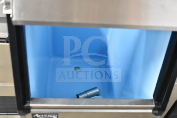 Brand new Avantco 194EBIN40022 22" stainless steel ice storage bin, 400 lb capacity, scratch and dent condition.
