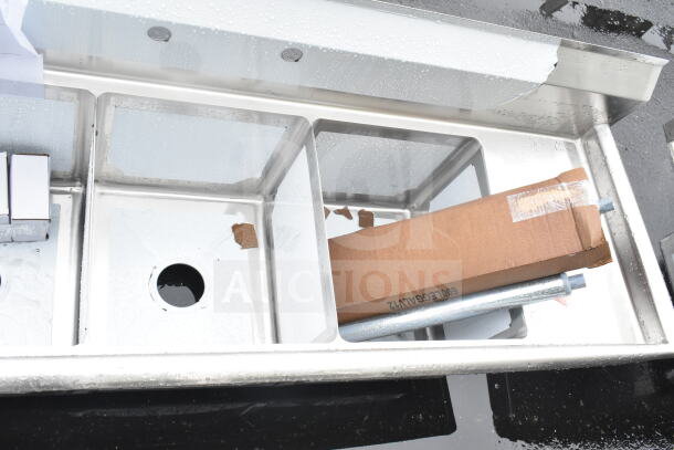 Steelton 522CS31416LR 66" three compartment sink with two 12" drainboards, 14"x16"x12" bowls. Scratch and dent condition.