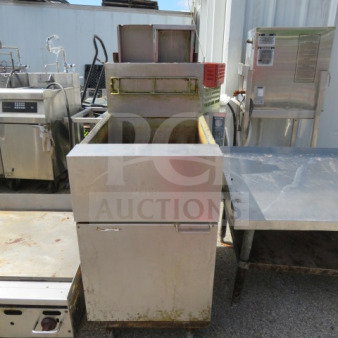Dean Natural Gas Deep Fryer, Model SR162GN. 20x33x47 in., on casters. Used condition with visible wear.