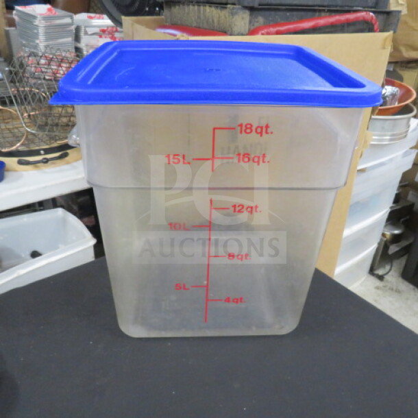 18 quart food storage container with blue lid, marked in quarts and liters. Clear plastic. Excellent condition.