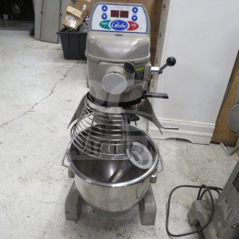 Globe SP20 20 Quart Stand Mixer, stainless steel bowl, paddle, and guard, 110V, Model SP20, excellent condition.