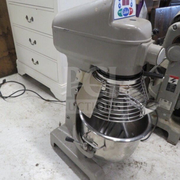 Globe SP20 20 Quart Stand Mixer with stainless steel bowl, paddle, and guard. 110V. Model# SP20. Excellent condition.