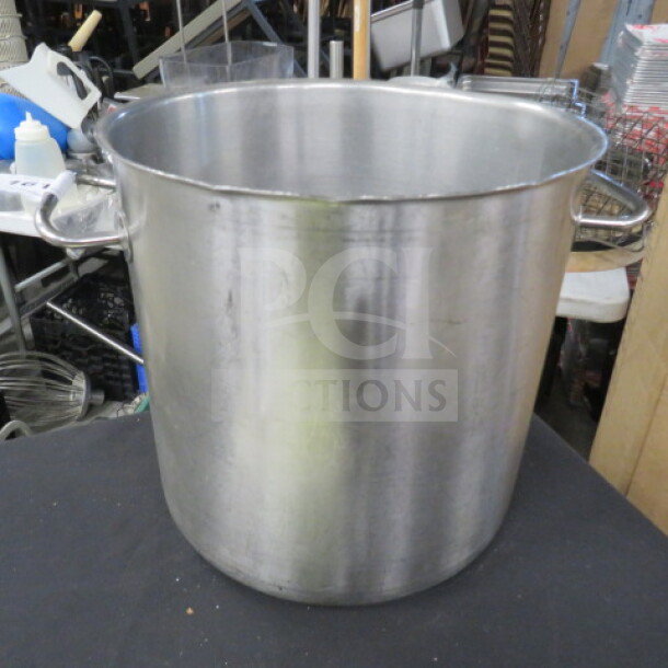 Vollrath stainless steel 27qt stock pot, model 47723. Features sturdy handles, robust construction. Great condition.
