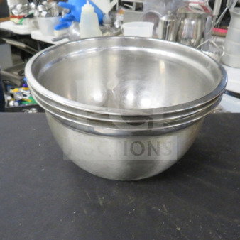Stainless steel mixing bowl, 10x5.5 inches. Features durable construction, used condition. Model 3XBID.
