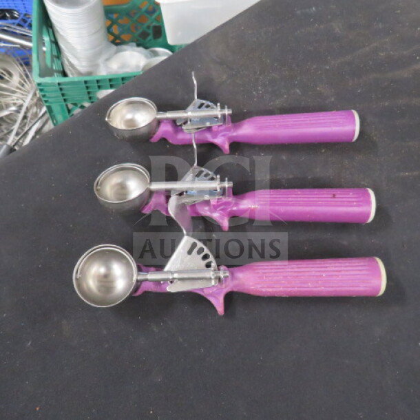 Purple Handle Disher set of three, stainless steel scoops, ribbed plastic handles, good condition. Model: 3XBID.