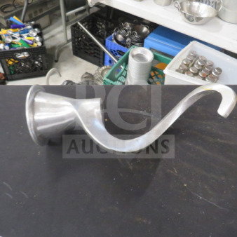 Stainless steel 30-quart hook with a curved design, in good condition. Ideal for commercial kitchen mixers.