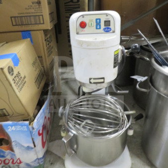 Globe SP08 8qt countertop mixer with bowl lift. Includes guard, bowl, whip, paddle, and hook. 120V. Model# SP08.