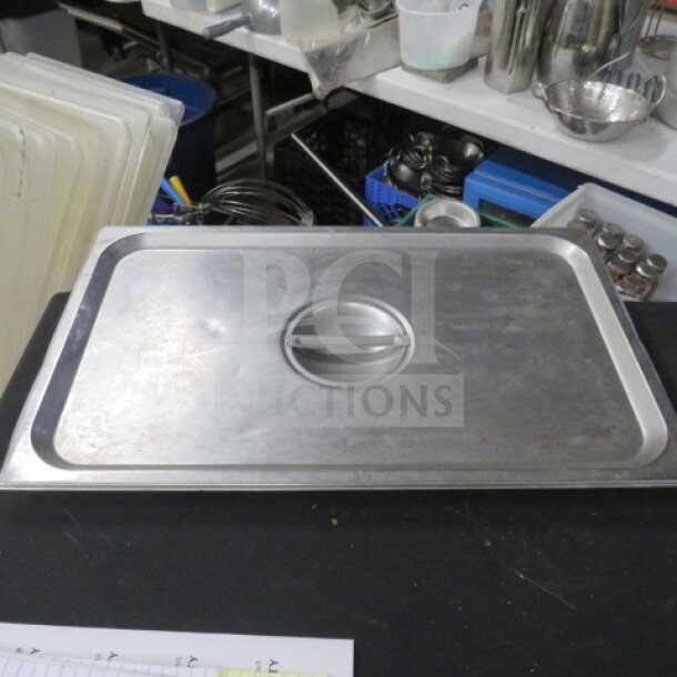 Full-size stainless steel lid with handle, excellent condition. Suitable for commercial kitchen use, model 5XBID.