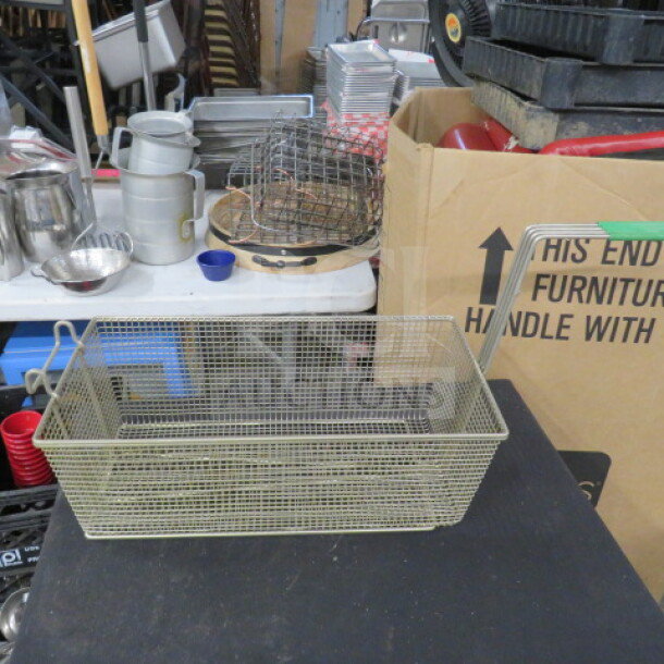 9x17x6 stainless steel deep fry basket with handle, ideal for commercial kitchens. Excellent condition. Model 2XBID.