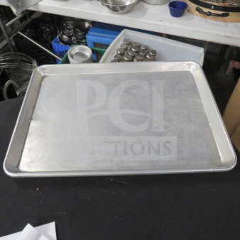 1/2 Size Aluminum Sheet Pan, lightly used, ideal for baking. Clean surface, sturdy construction. Model: 5XBID.