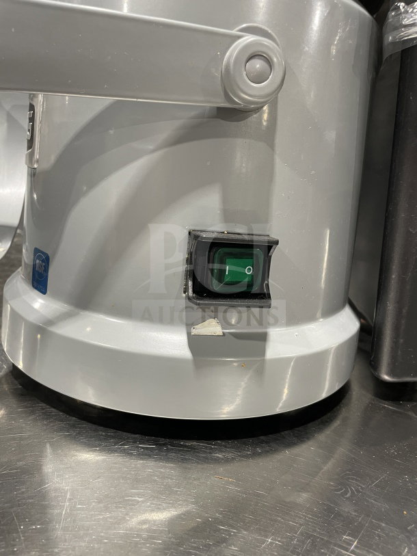 Waring Commercial Heavy-Duty Juice Extractor WJX80X, gray, with power switch. Features NSF label. Used, 120V, working condition.