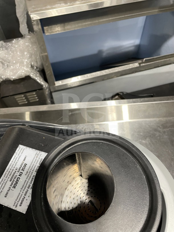 Waring Commercial WJX80X Juice Extractor, 120V, visible pulp ejector, safety warning label, working condition.
