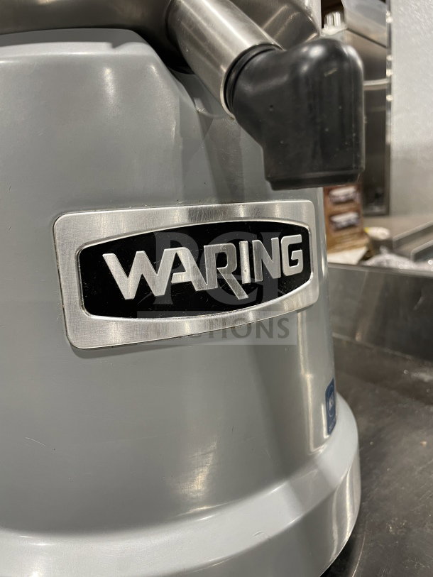 Waring Commercial Electric Juice Extractor, Model WJX80X, heavy-duty, 120V, pulp ejector, labeled “Waring.”