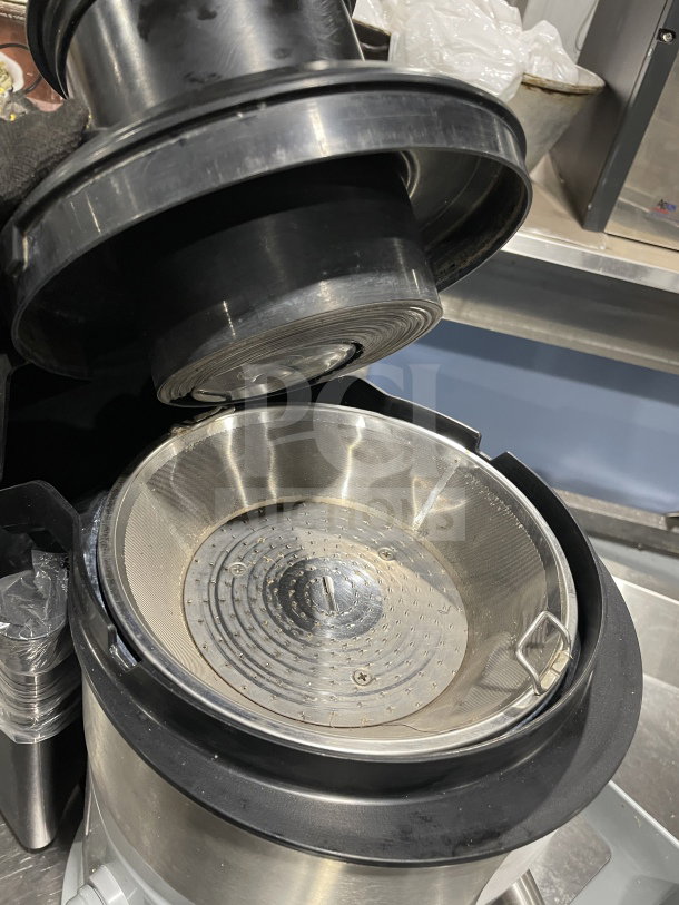 Waring Commercial WJX80X Juicer, heavy-duty, stainless steel, 120V, working condition, pulp ejector type.