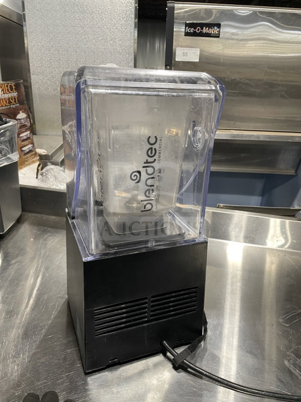 Blendtec Q-Series Commercial Blender ICB5ABC5. Clear jar, black base, electric powered, working condition.
