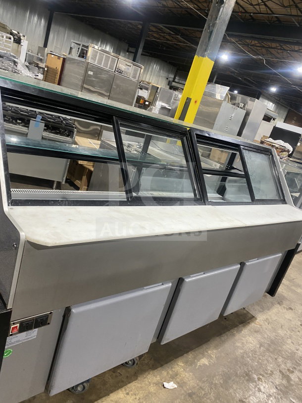 Senkar NETA8FT 2021 sliding door refrigerated bakery display case, 8ft, black base, clear glass, on casters, working condition.