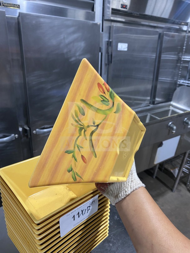 Commercial heavy-duty melamine plates, harvest-yellow, angular geometric design, excellent condition, 17 count.