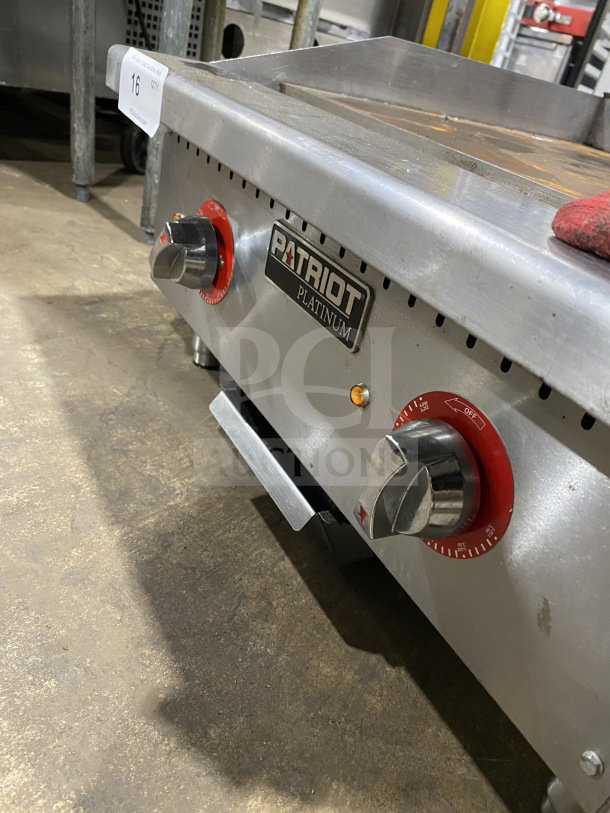2024 Patriot Platinum PTG24E electric grill, stainless steel, flat top, on legs, 110V/240V, working condition, serial PTC24074403.