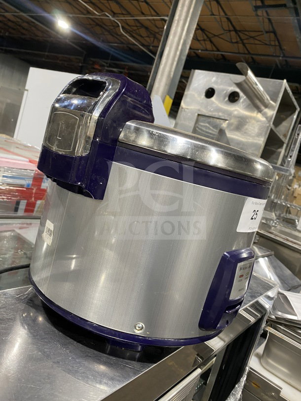 Thunder Group SEJ3201 30-cup rice cooker with stainless steel body, hinged lid, digital controls. Good condition, 120V.