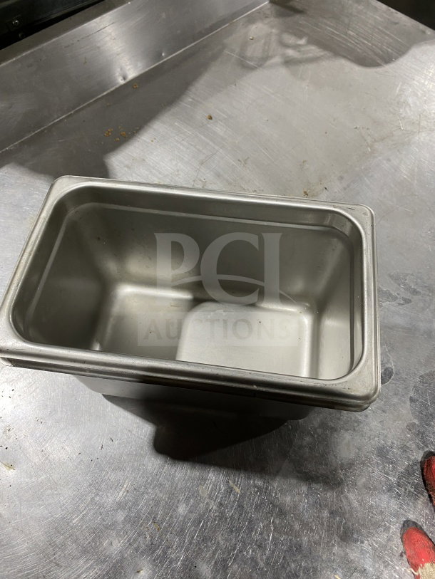 Winco SPJM406 quarter-size stainless steel steam pan in good condition. Ideal for commercial kitchens.