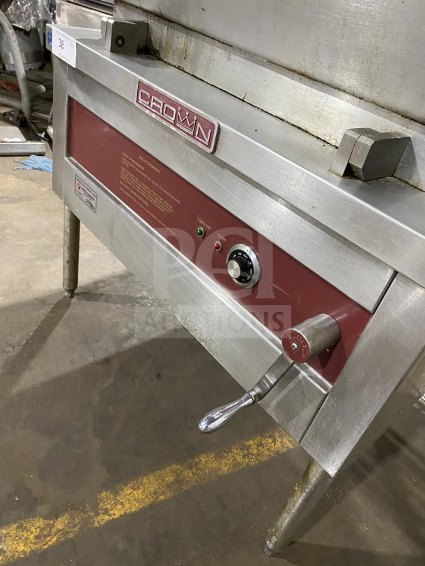 Crown GS-30 stainless steel 30-gal steam tilt skillet, natural gas, open base, model GS-30, working condition.
