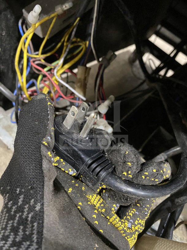 Kelvinator KCGM24FB freezer plug and internal wiring, showcasing electrical components and connectivity.