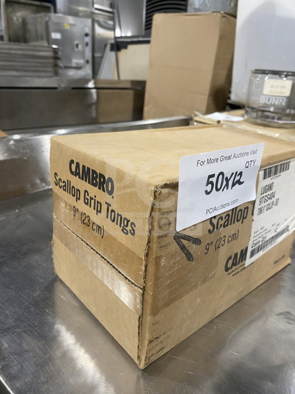 Brand new Cambro Lugano Series 9" scallop grip tongs, model 9TGS404, in original packaging. Quantity: 50x12.